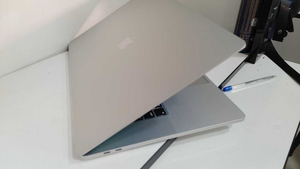 Macbook Pro 16"  A2141  I7  DDR4 16 gb SSD 512 gb ideal