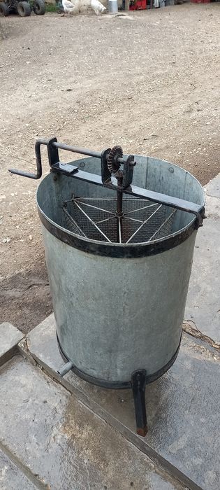 Vind centrifugă manuală