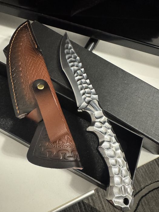 Cuțit vanatoare nou,nefolosit