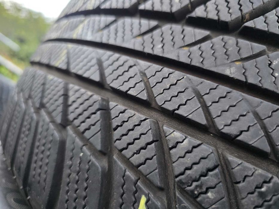 4бр Зимни гуми 215 55 17 - Bridgestone