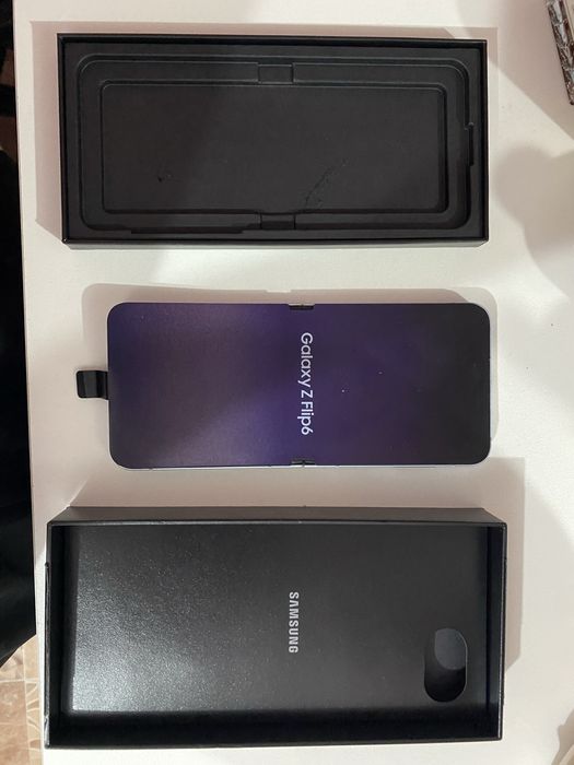 Продам Samsung Z Flip 6 12/256