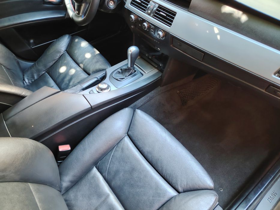 Вътрешно почистване на автомобили