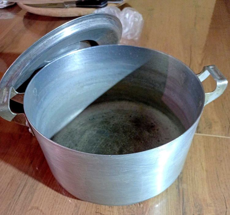 Прдам 2 кухонные кастрюли