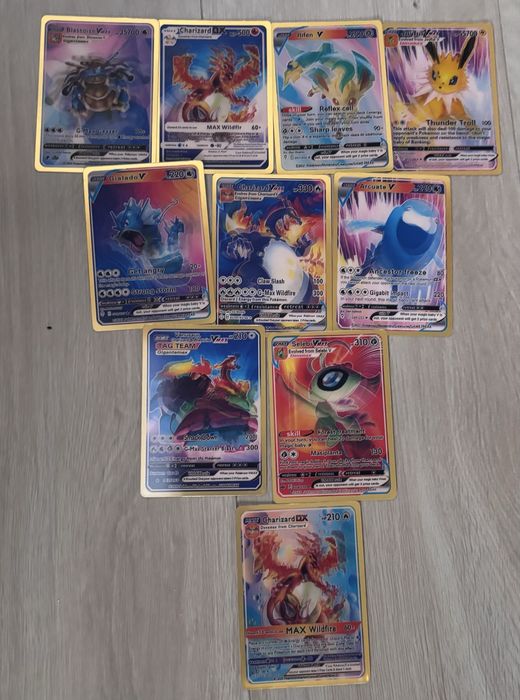 Carti pokemon + album + 2 carti speciale in jur de 300 de carti