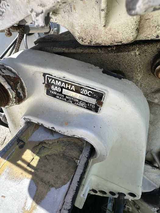 Лодка с колесар и двигател