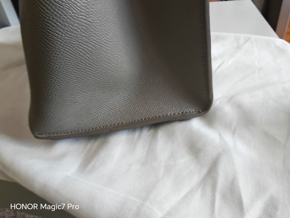 Чанти Furla модели  Essential и Sofia, големи размери
