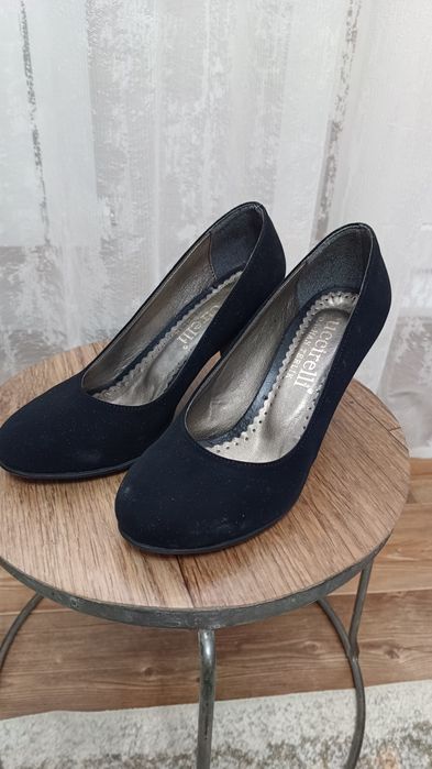 Замшевые черные туфли