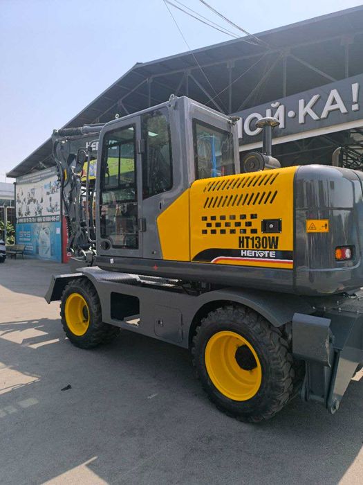 Экскаватор HENGTE модель HT130W