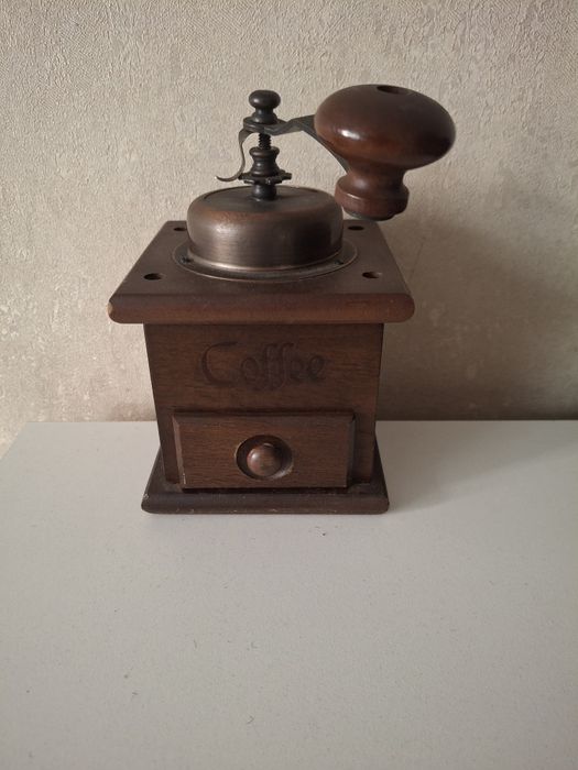 Ручная кофемолка