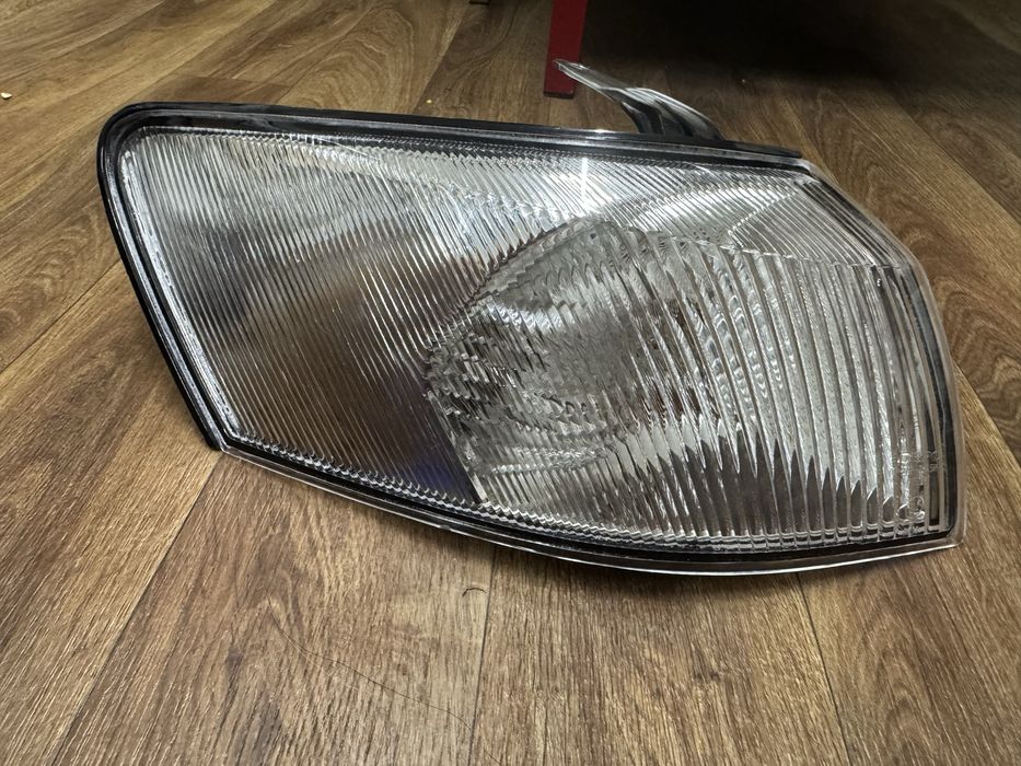 Передние поворотники Camry 20