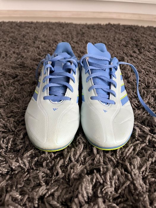 Papuci adidas fotbal crapoane