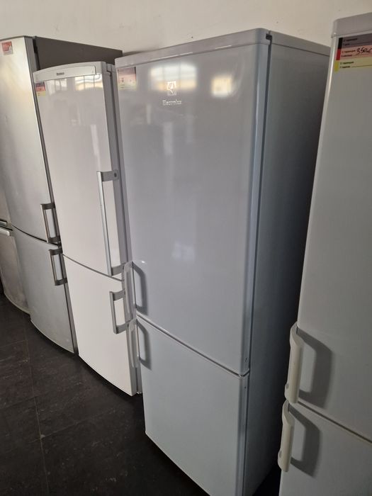 Хладилник с фризер Electrolux A++ 55 см широк