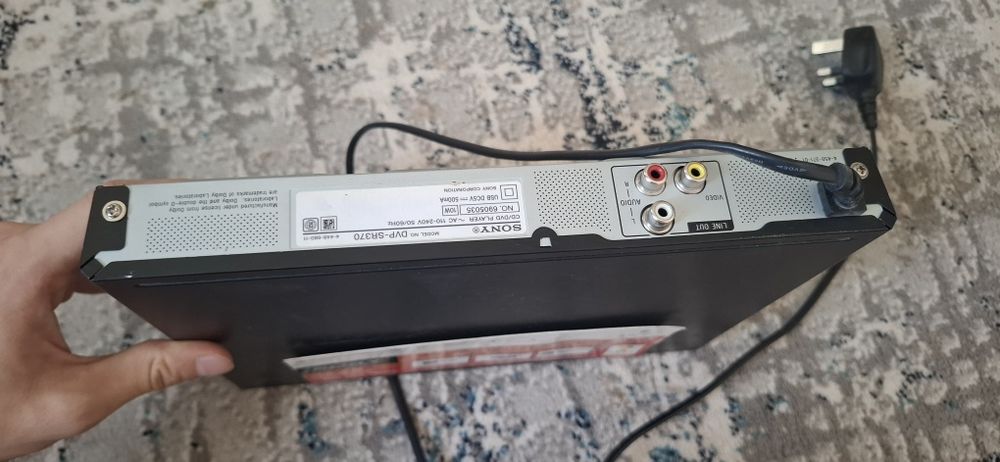 Срочно продаю DVD-плеер Sony DVP-SR370.