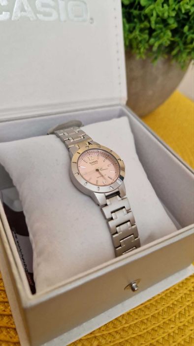 Дамски кварцов часовник CASIO