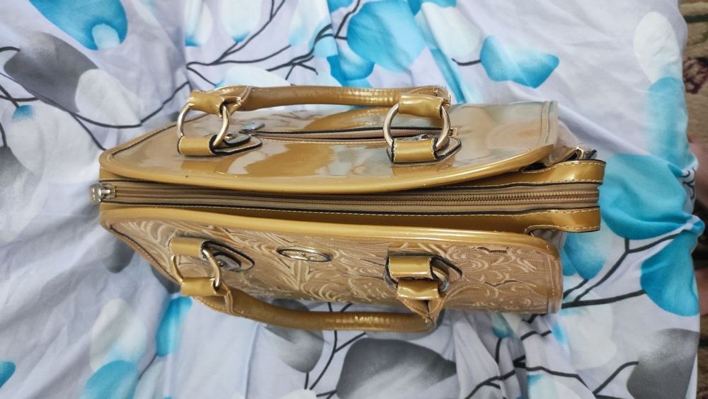 Сумка глянцевая.