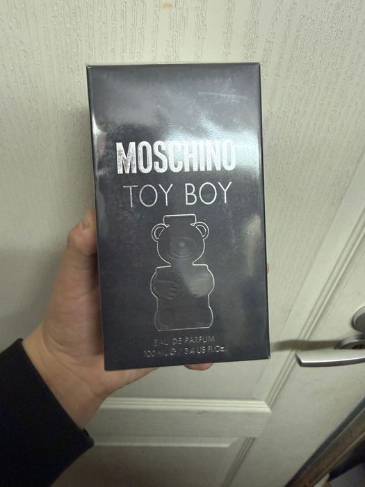 Moschino toy boy