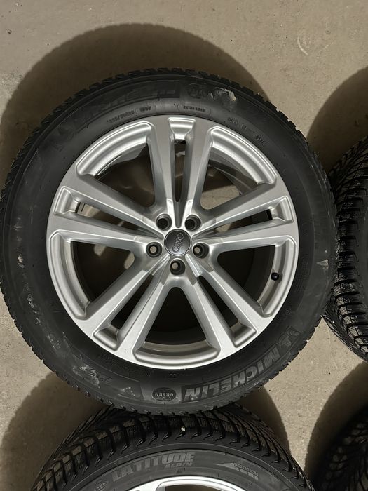 Комплект оригинални джанти със зимни гуми 20 цола.