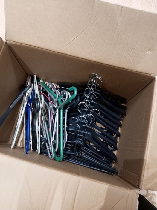 Вешалки разные  пишите