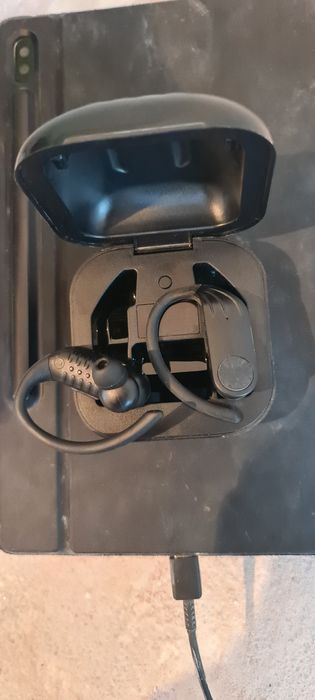 B1 bluetooth naushnik