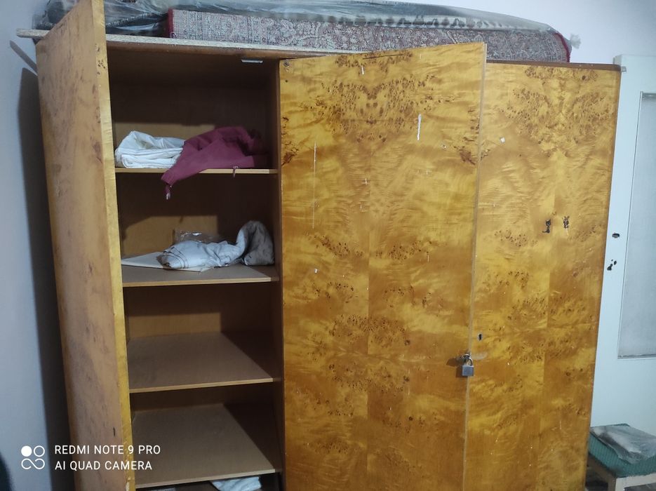 Ruminiya stenka va shkaf sotiladi (SSSR davri)