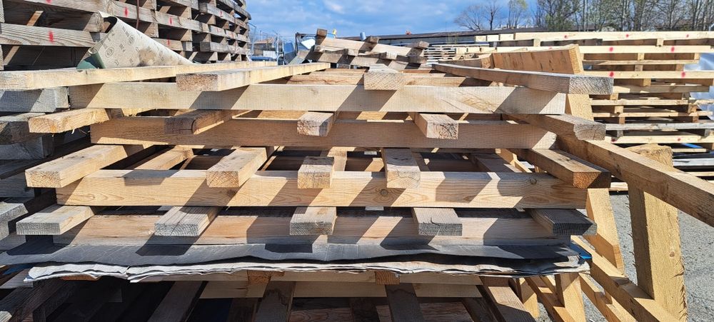 Дървен материал, скари, греди и дъски