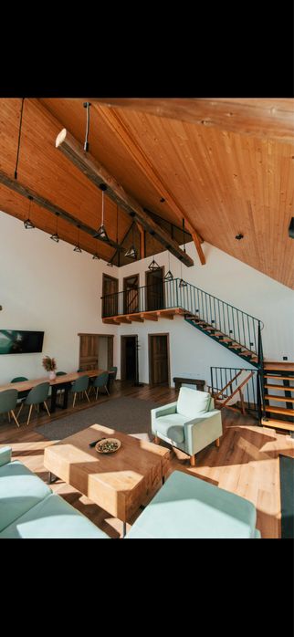 Închiriez cabană! 6 dormitoare fiecare cu baie proprie/jacuzzi inclus