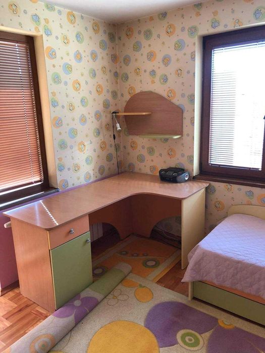 Два етажа от триетажна къща в кв. Вароша - 1500€/м2