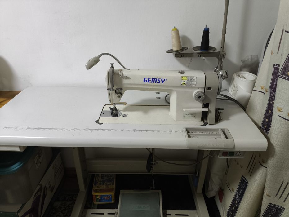 Швейная машина в отличном состоянии