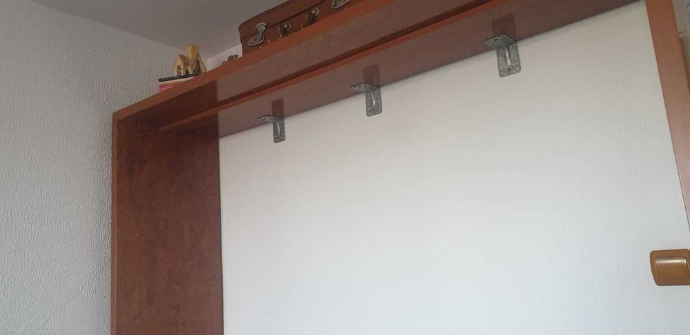 Pat rabatabil pe verticală