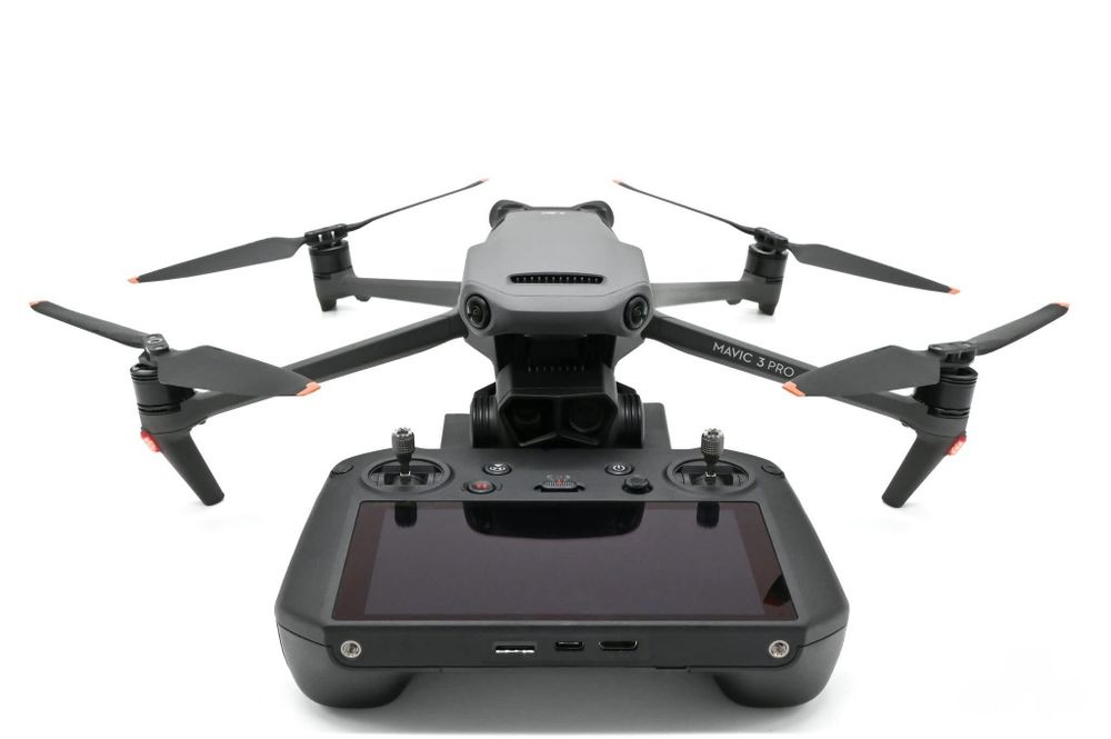 DJI Mavic 3 PRO Fly More Combo