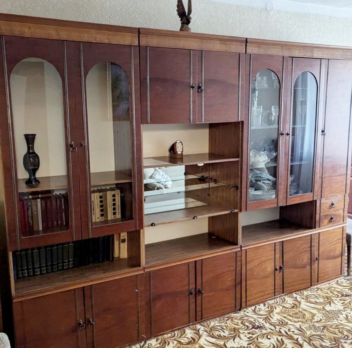 Продам шкаф стенку из дерева
