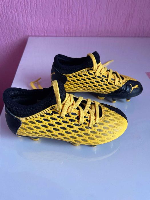 Детски футболни обувки