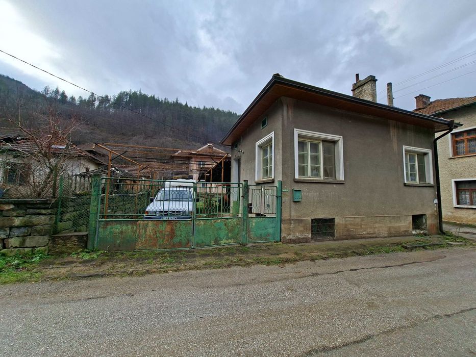 къща в село Лопян