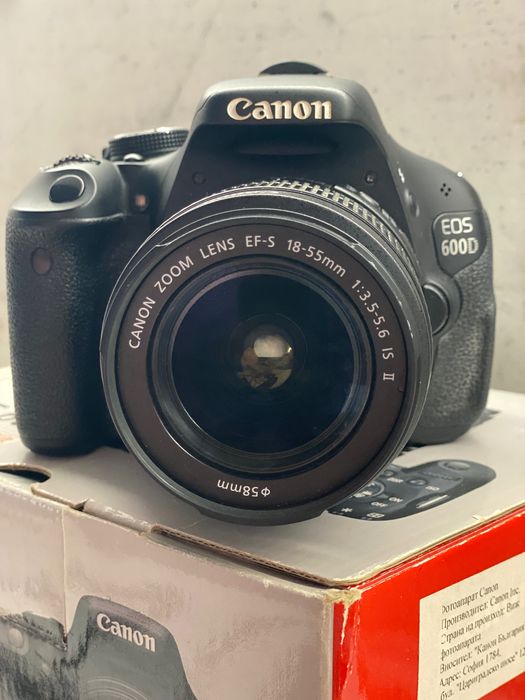 Canon EOS 600D + 18-55mm + 2 батерии + аксесоари