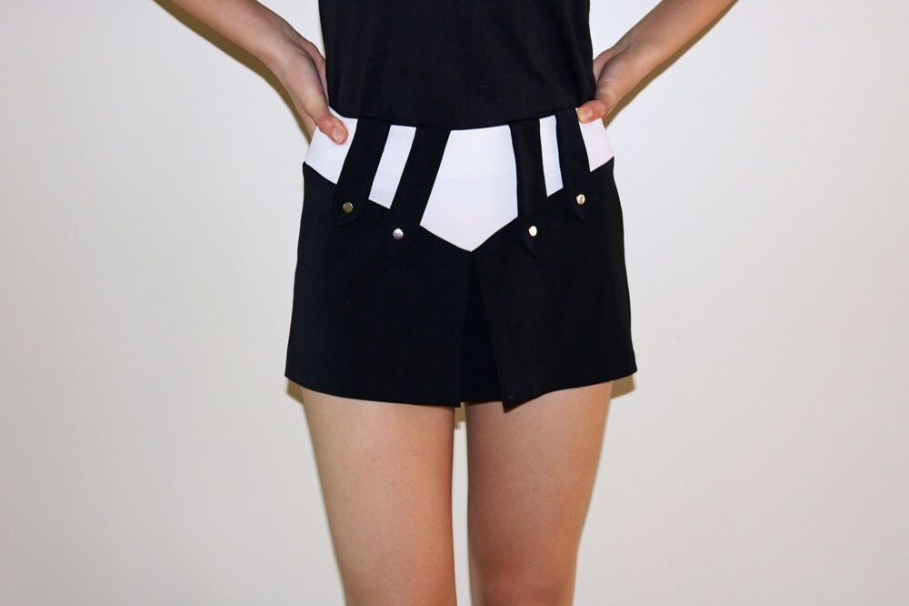 Fusta scurta alb negru