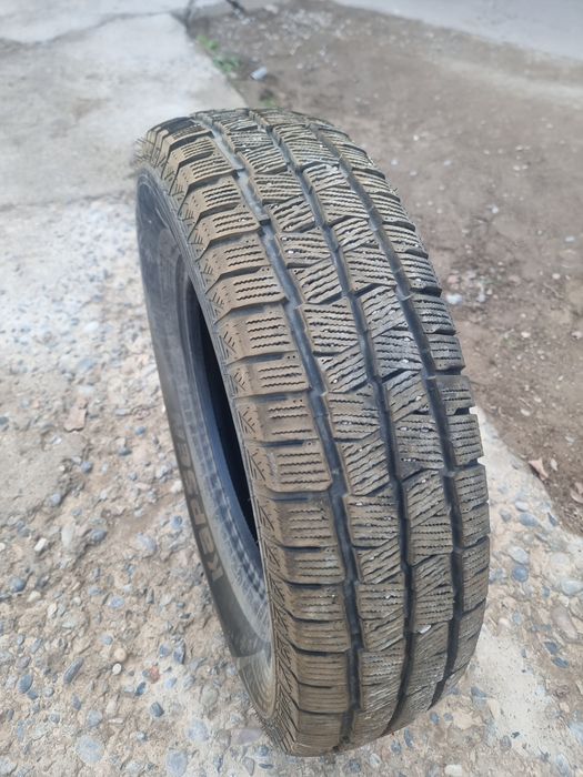 Продам зимные  шины почти новый