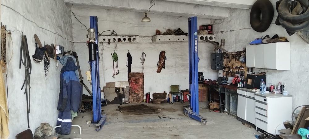 Продается большой гараж/сервис с подьемником