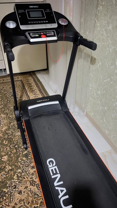 Продам беговую дорожку Genau