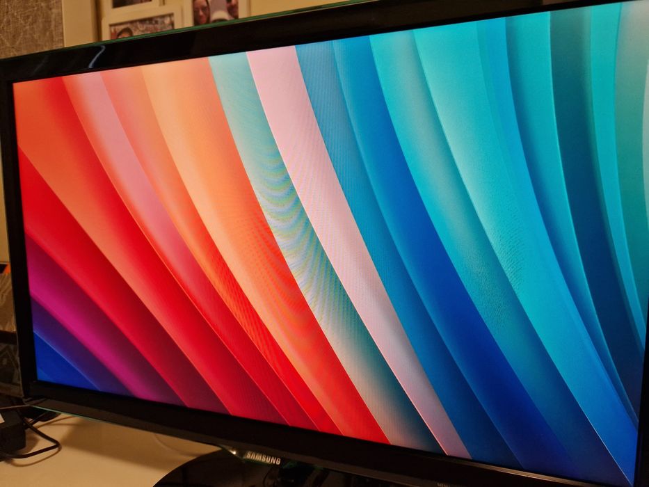Монитор Samsung 22" Full HD – S22D390Q (LED, HDMI/DVI/VGA)