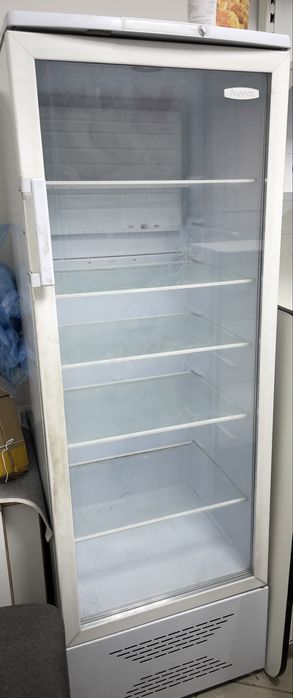 Продам витринный холодильник