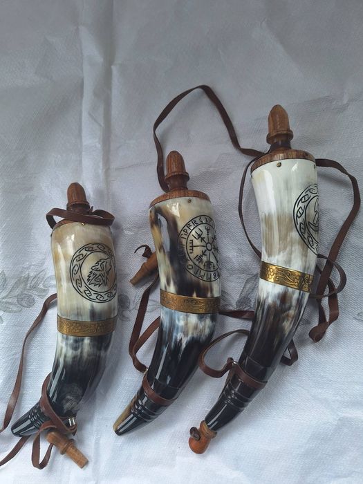 Барутница от естествен рог на бик