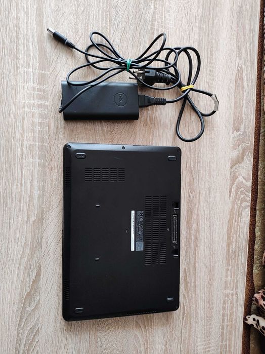 Laptop Dell Latitude E5270/i5/8GB Ram/256GB ssd M.2