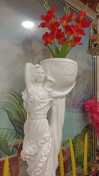 Продам напольную статуэтку