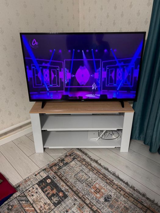 Телевизор AVA с тумбой
