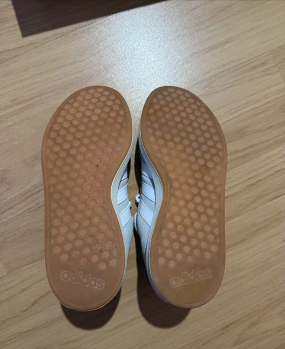 vand adidasi adidas