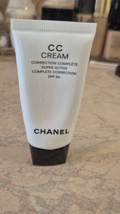 Предлагам CC cream Correction complete super active на фирмата