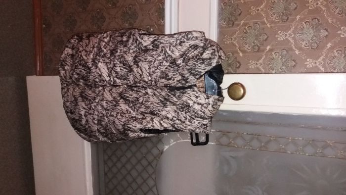 продам детскую куртку в отличном состояние на 6-8