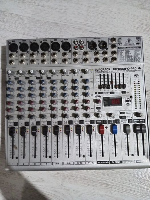 Продам Микшерный пульт.