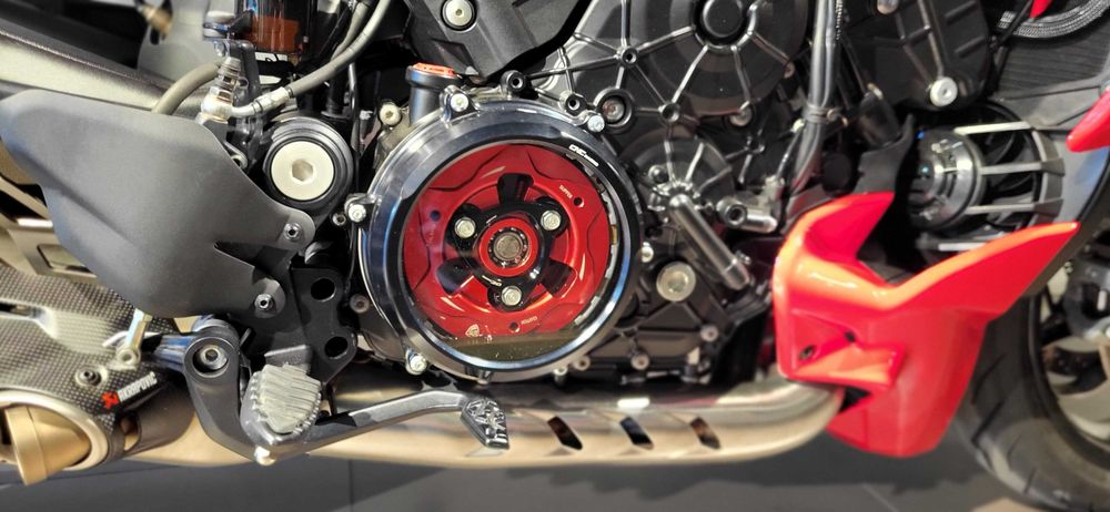 HobbyMoto vinde Ducati Diavel V4, super accesorizat