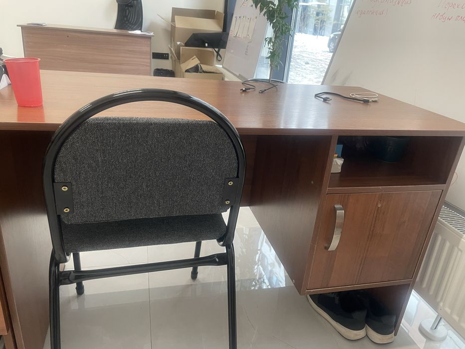 Продам стол офисный